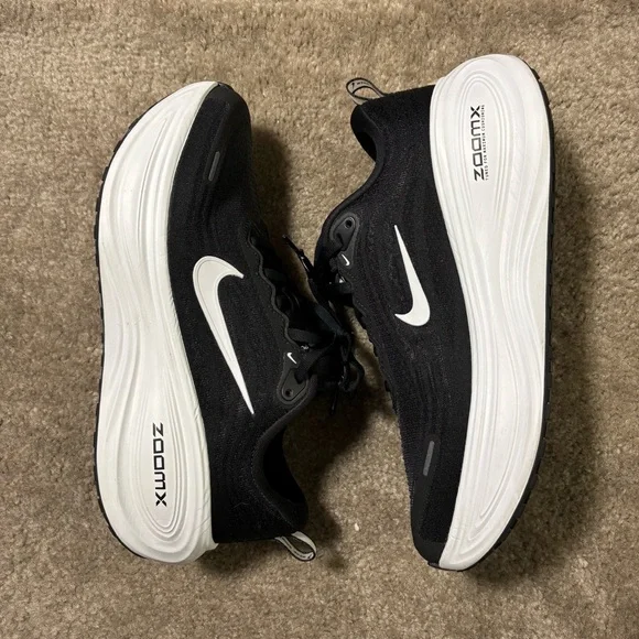 Nike Women's Black and White Athletic Shoes. Vomero Plus - Picture 7 of 12